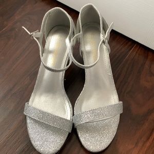Dream Paris sliver heels with strap
